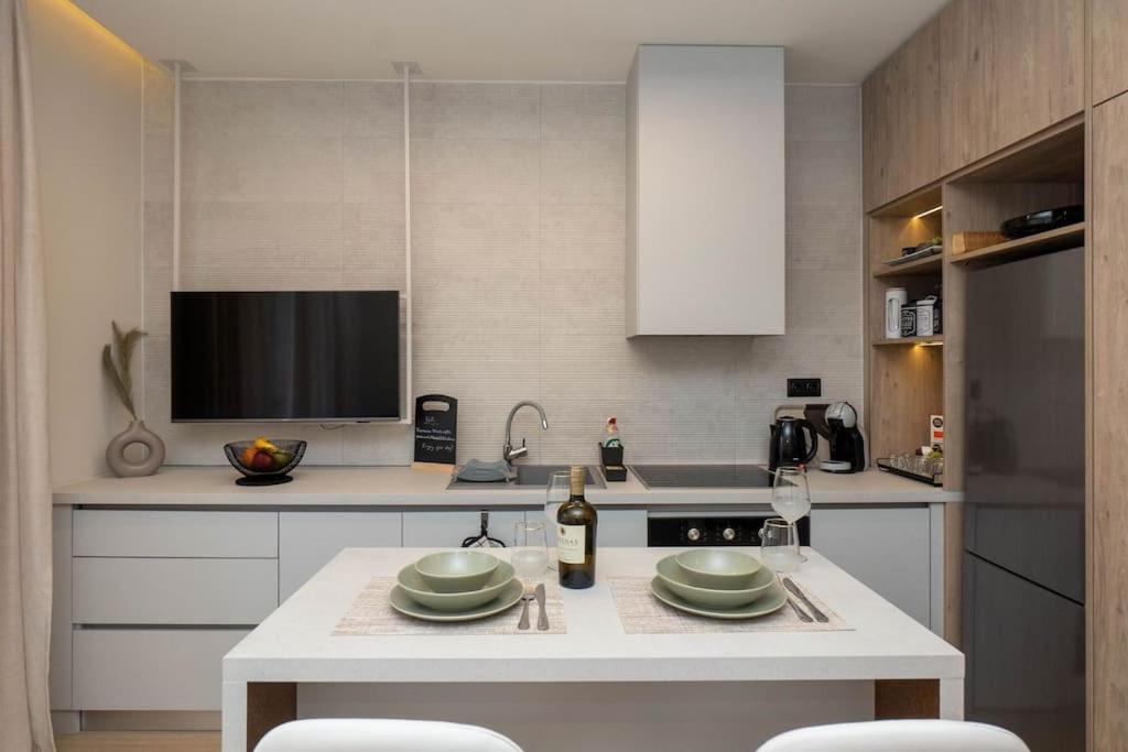 8 Blocks Apartments 1A อเล็กซานโดรโพลิส ภายนอก รูปภาพ