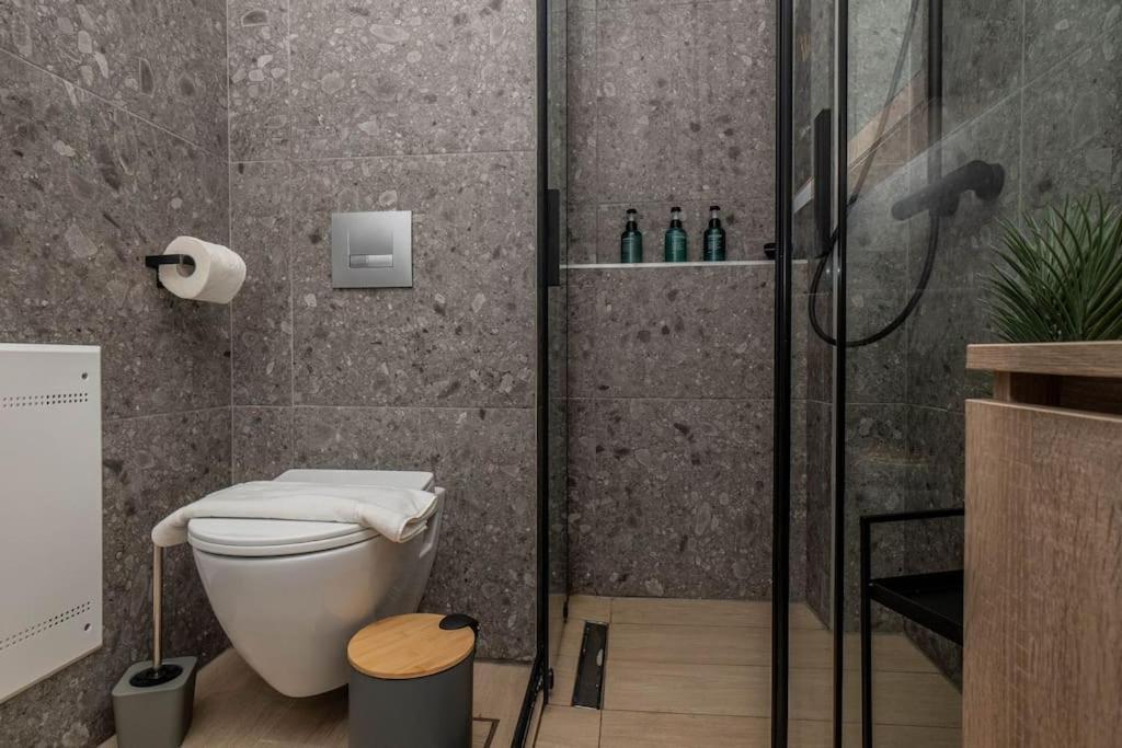 8 Blocks Apartments 1A อเล็กซานโดรโพลิส ภายนอก รูปภาพ